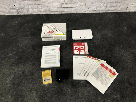 Nintendo 3DS XL - White [Complete]
