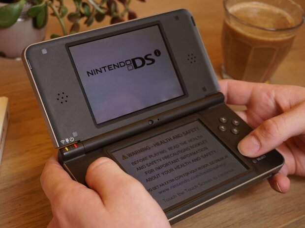 Nintendo DSi XL - Gold Brown