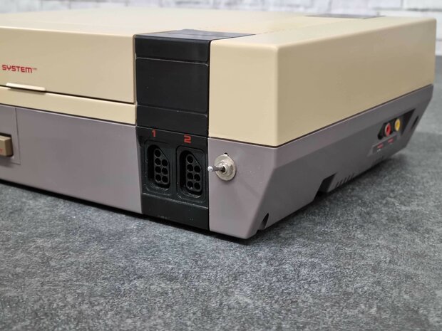 Nintendo NES console - CIC-Lockout chip mod