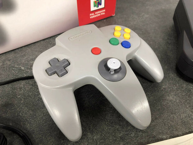 Nintendo 64 Starter Pack - Control Deck Edition [Complete]