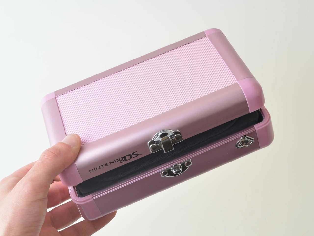 Original Nintendo DS Steel Case Pink - Nintendo DS Hardware