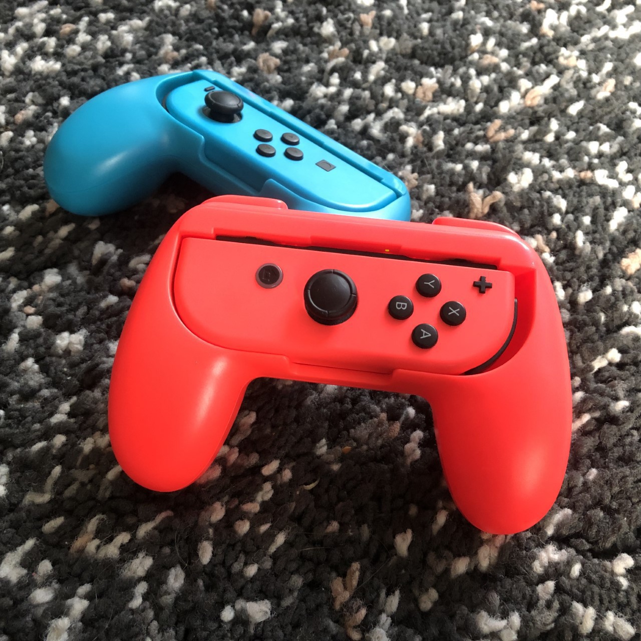 Nieuwe Joy-Con Houders Rood en Blauw - Nintendo Switch Hardware - 2