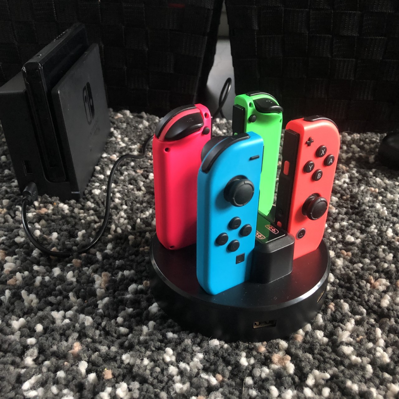 Nieuw Oplaadstation voor Nintendo Switch Joy-Con Controllers - Nintendo Switch Hardware - 4