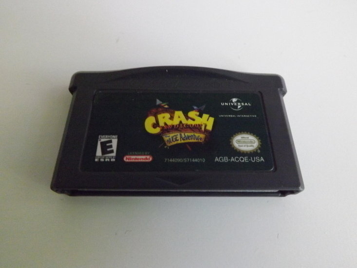 Crash Bandicoot: The Huge Adventure - Gameboy Advance Games